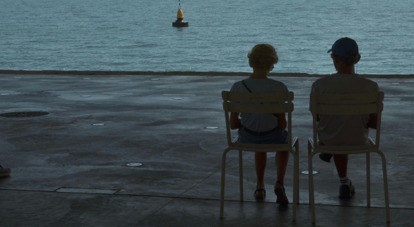 新港用戶故事丨老張的晚年課題：一間房子里的生命重量